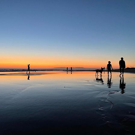Sea View & Sundown, 150M From The Beach And Surf Spots コスタ・ダ・カパリカ エクステリア 写真